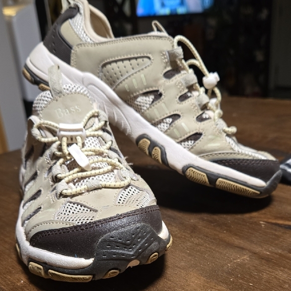Bass Shoes - Bass Sanibel Explorer H20 water sneakers in the khaki colorway Ladies Size 6
